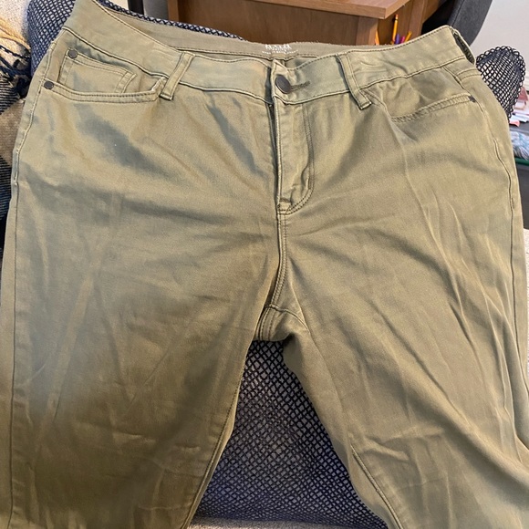 Green pants - Picture 7 of 8